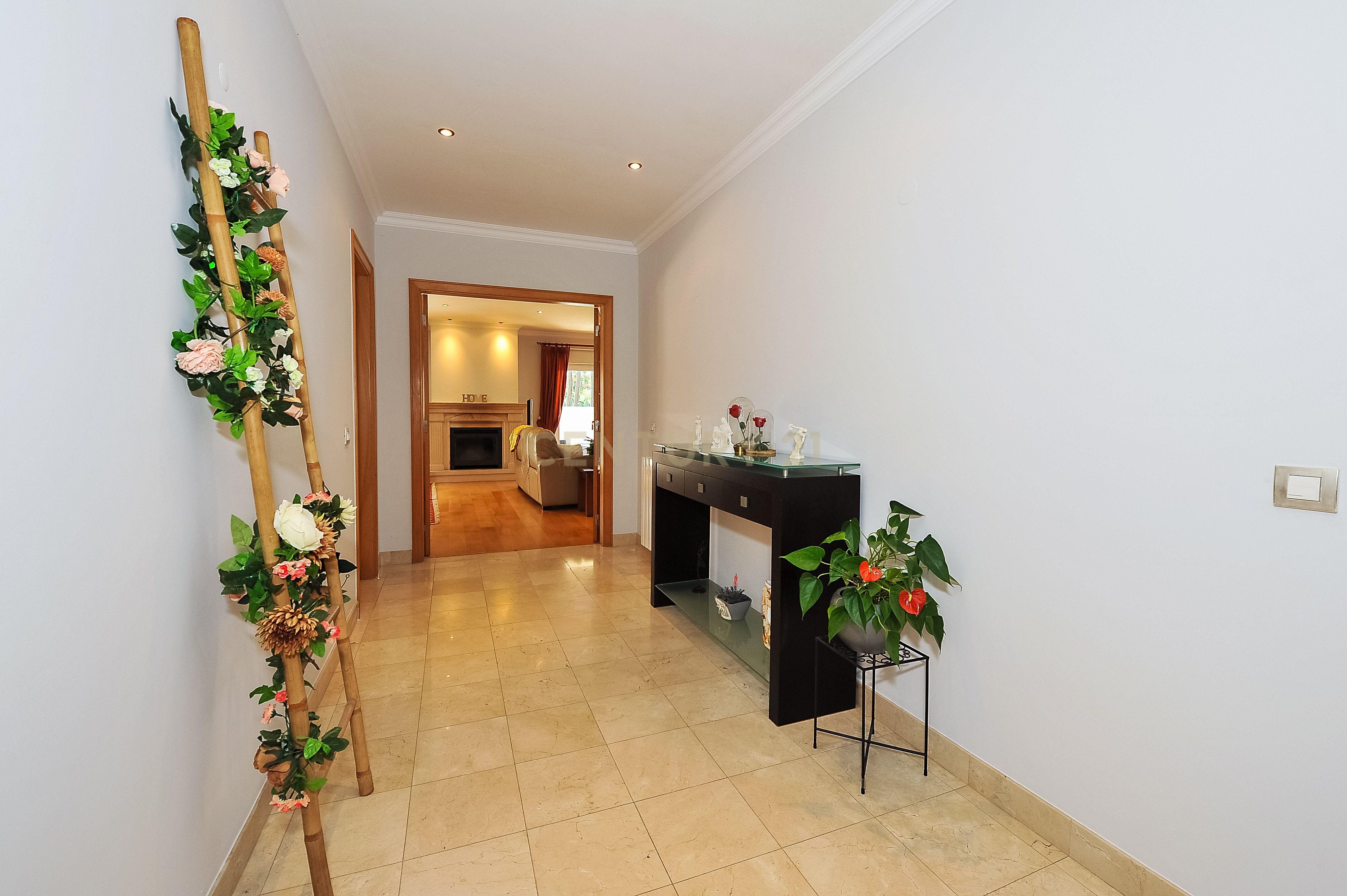 MORADIA T6 - EXELENTE INVESTIMENTO - Image 9