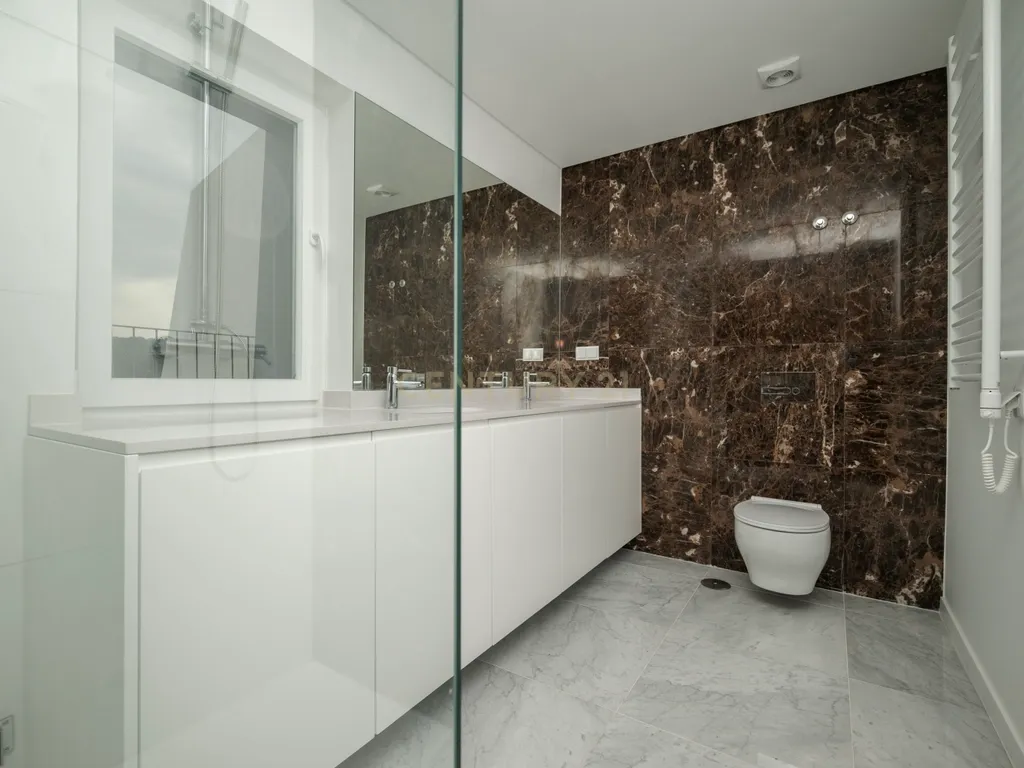 Arrenda-se apartamento T2 (111m2) na Estrela, Lisboa - Image 7