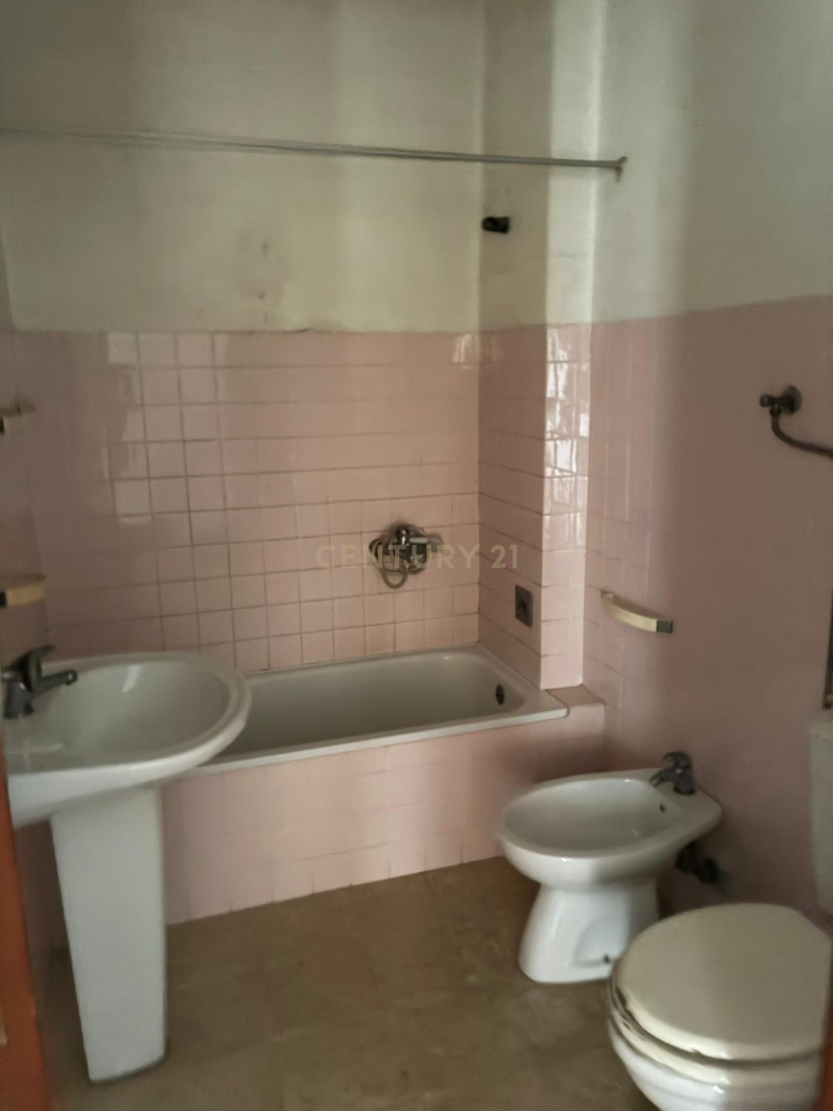 Fotografia 7 de T2 para remodelar - Cavadas, Seixal