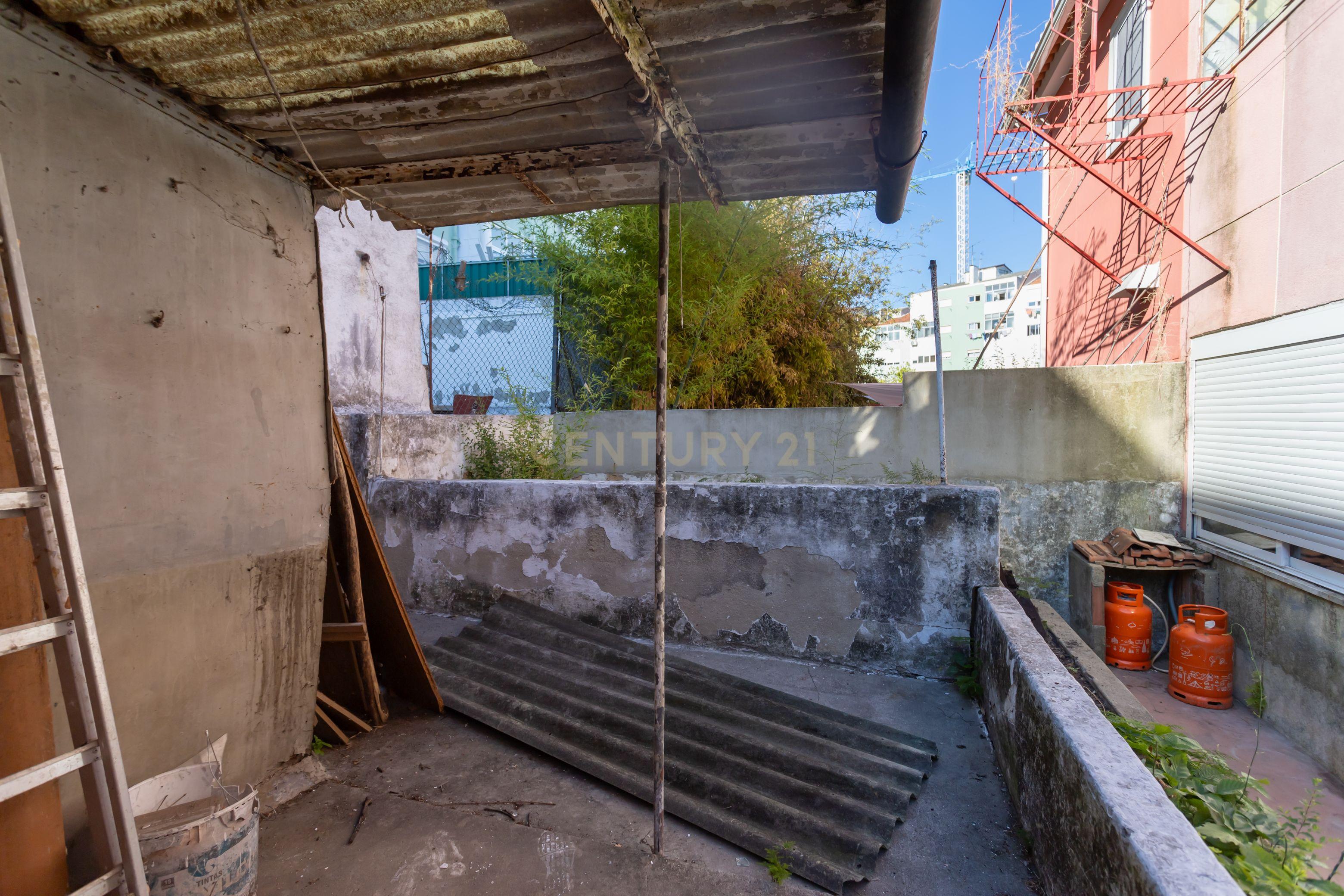 Moradia com anexo, no centro de Almada! - Image 21