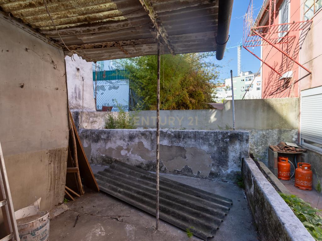 Moradia com anexo, no centro de Almada! - Image 21