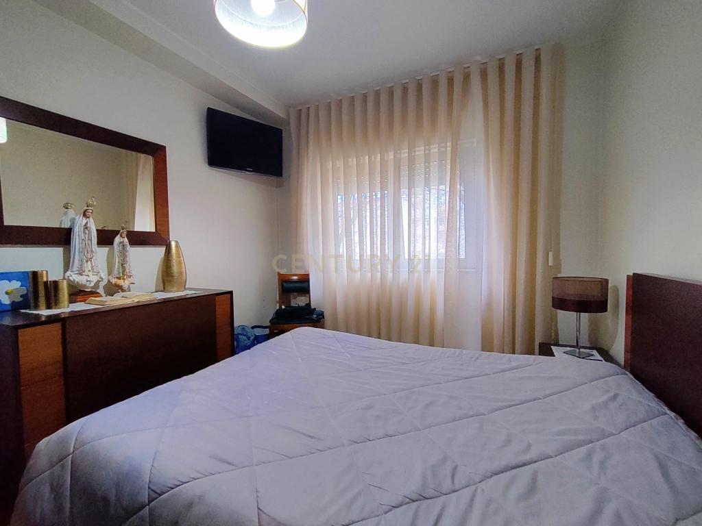 Apartamento T3 com Terraço e Vista na Póvoa de Varzim - Image 18