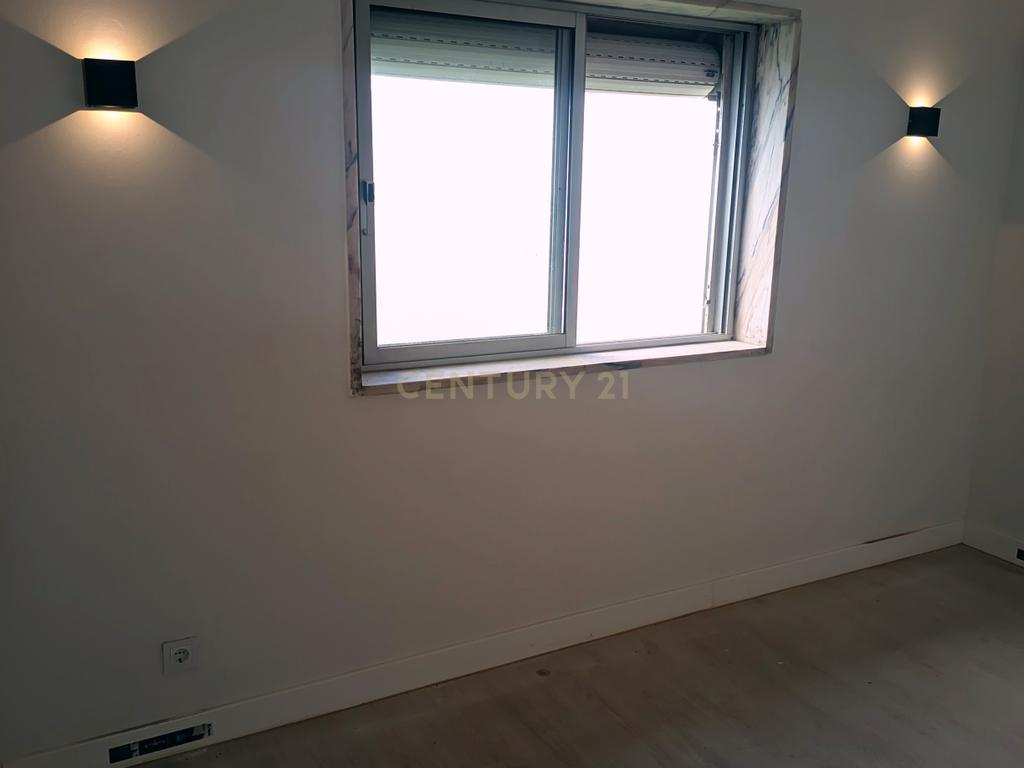 Apartamento T2 em Campolide, Lisboa - Image 6