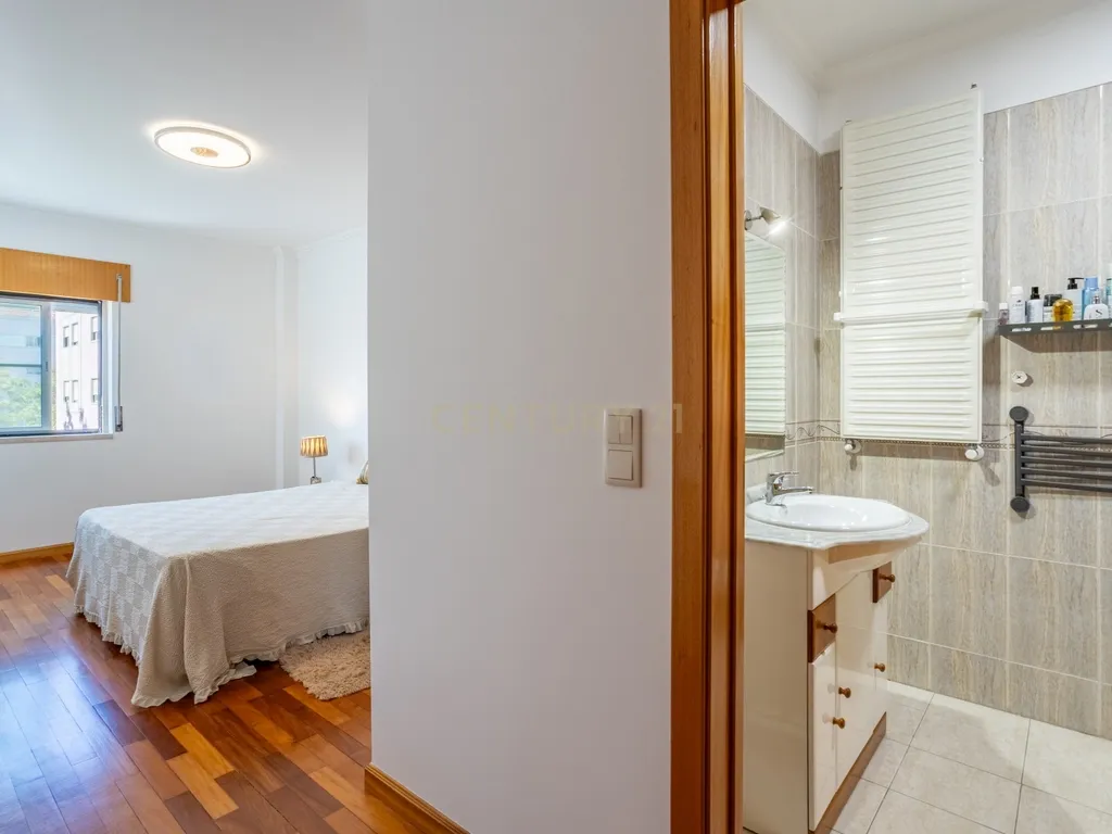 Apartamento T3 em Prior Velho com garagem - Image 10