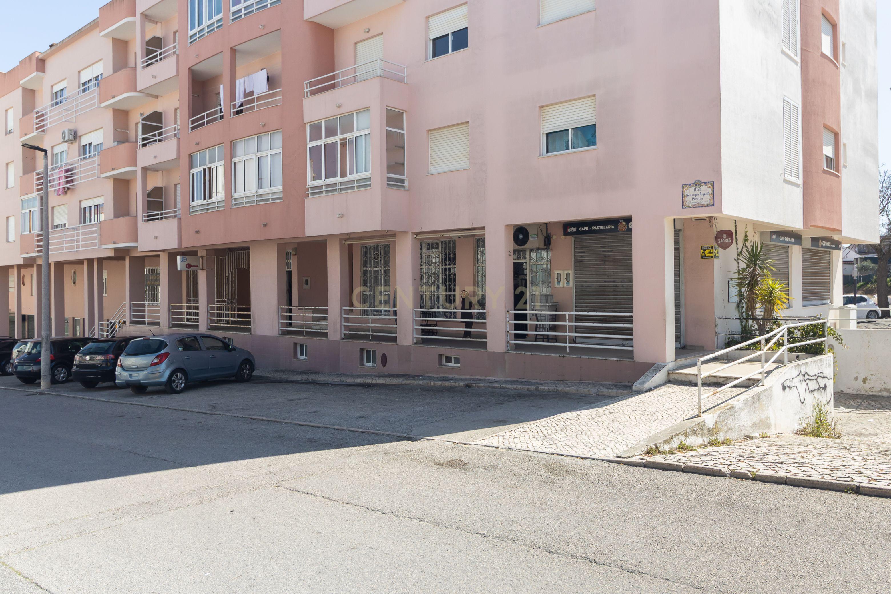 Espaço comercial à venda na Rua Henrique Augusto Pereira, nº2 - Image 9
