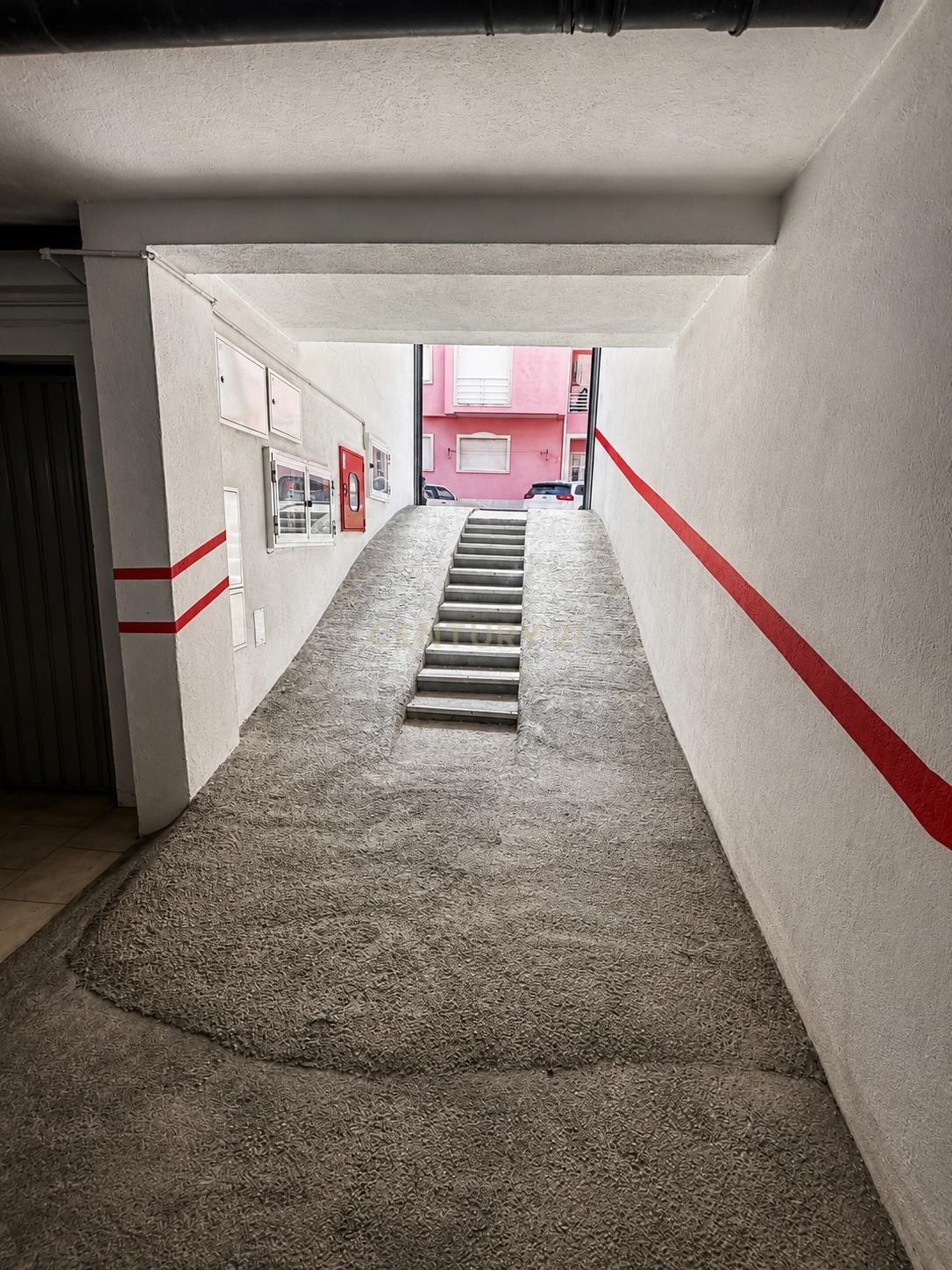 Fotografia 3 de Garagem na Charneca de Caparica, Almada - 20m²