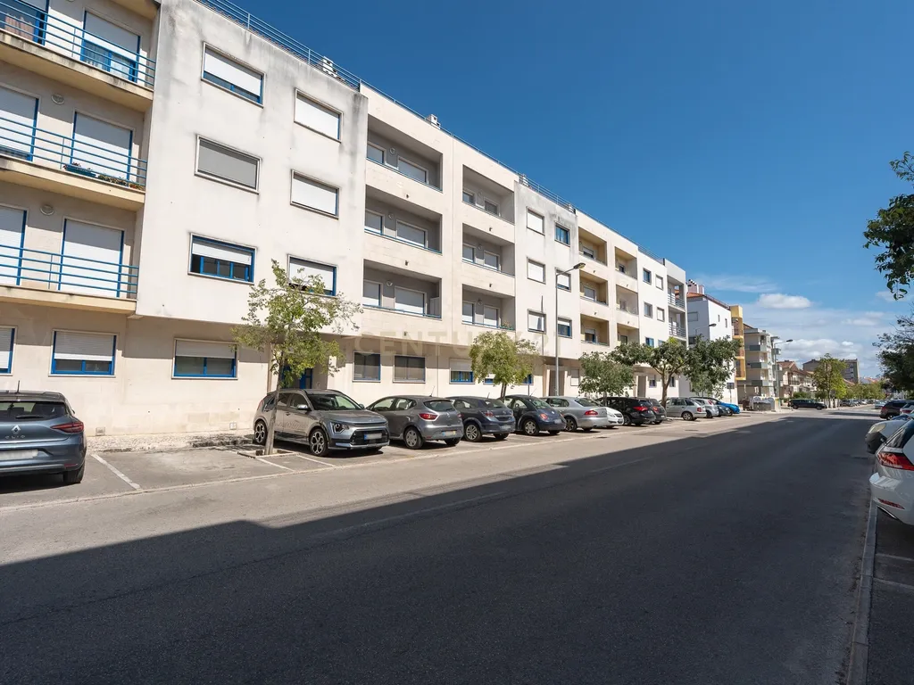 Apartamento T3 Janelas do Parque no Montijo - Image 1