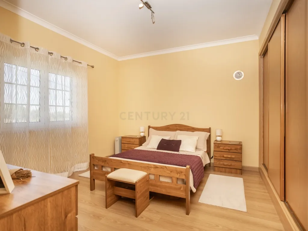 Moradia T4 em Setúbal | Conforto, Espaço e Privacidade - Image 39