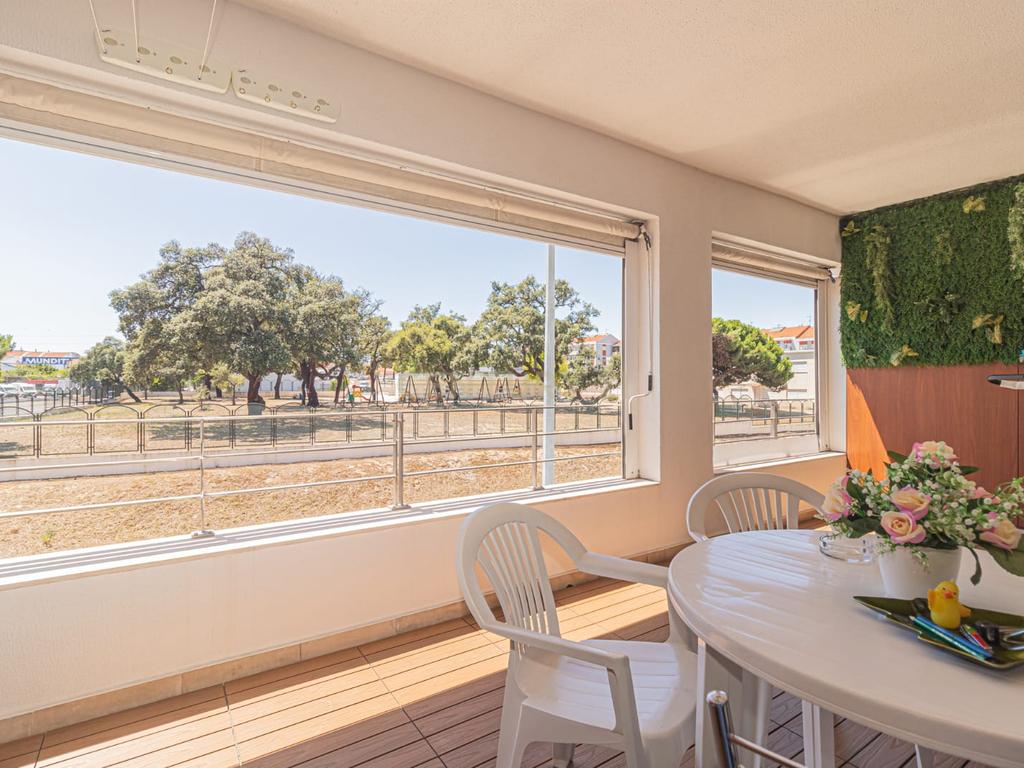 Espaçoso apartamento T3 no Casal Do Marco com Terraço - Image 9