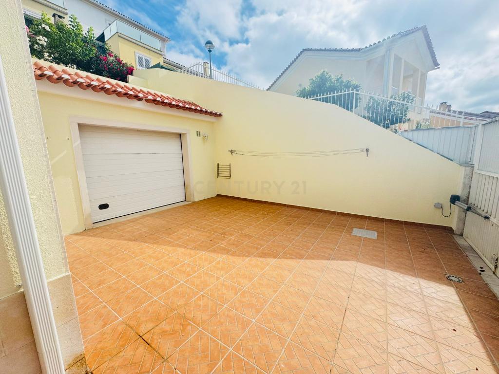 Moradia T4 com piscina aquecida e jardim em Vila Rei, Bucelas - Image 31
