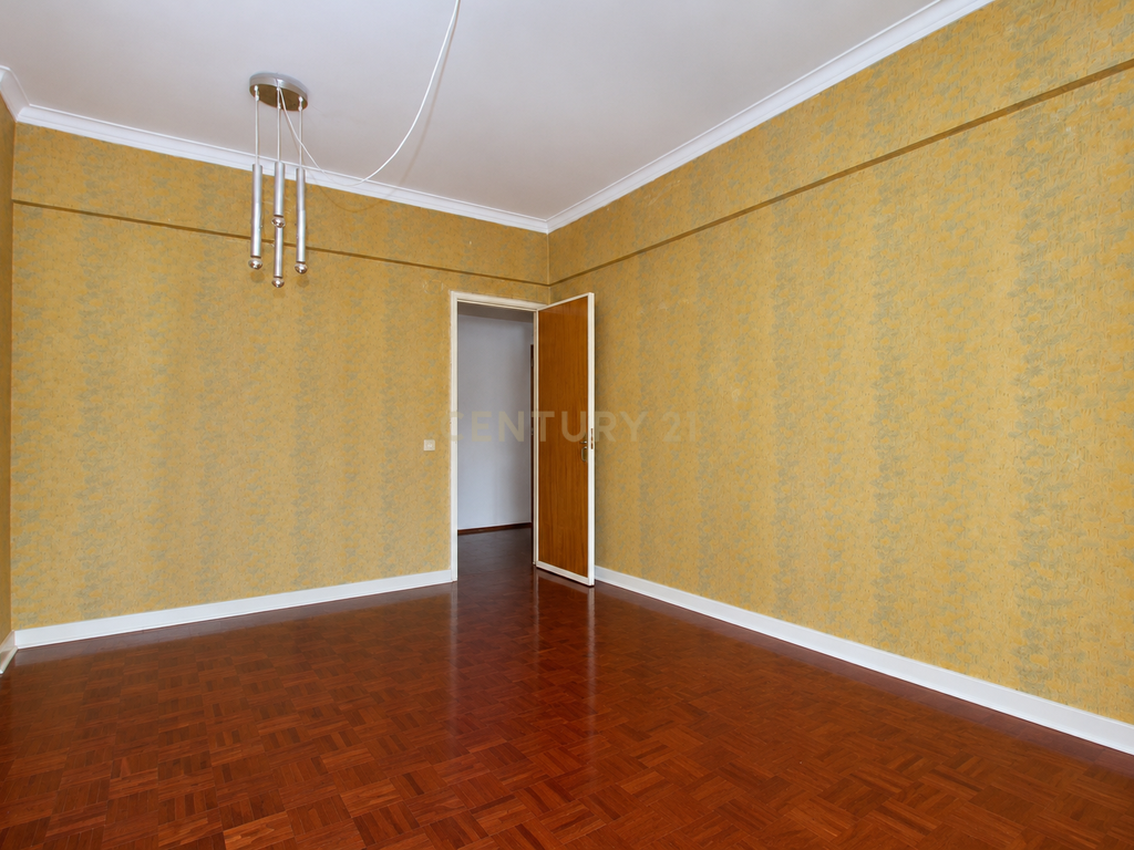 Apartamento T2 com Duas Varandas e Excelente Localização - Image 29