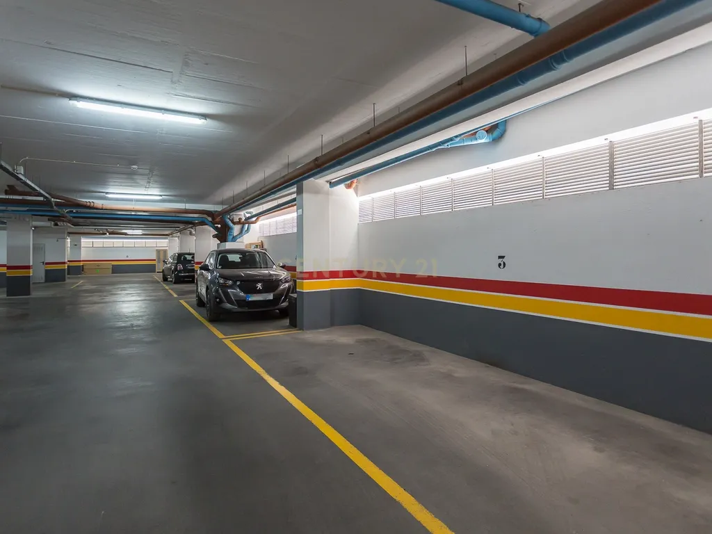 Apartamento T2 num condomínio com Vista Panorâmica em Odivelas, Famões - Image 35