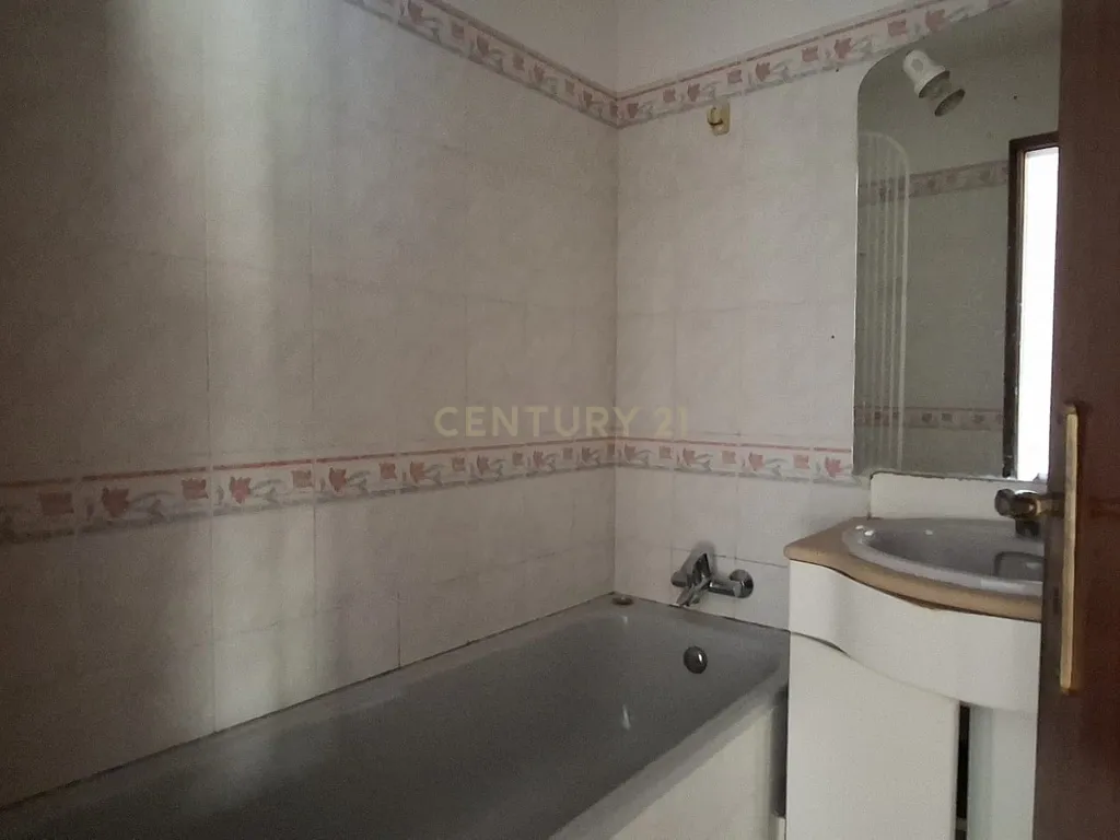 Apartamento T2 - Tapada das Mercês - Image 11