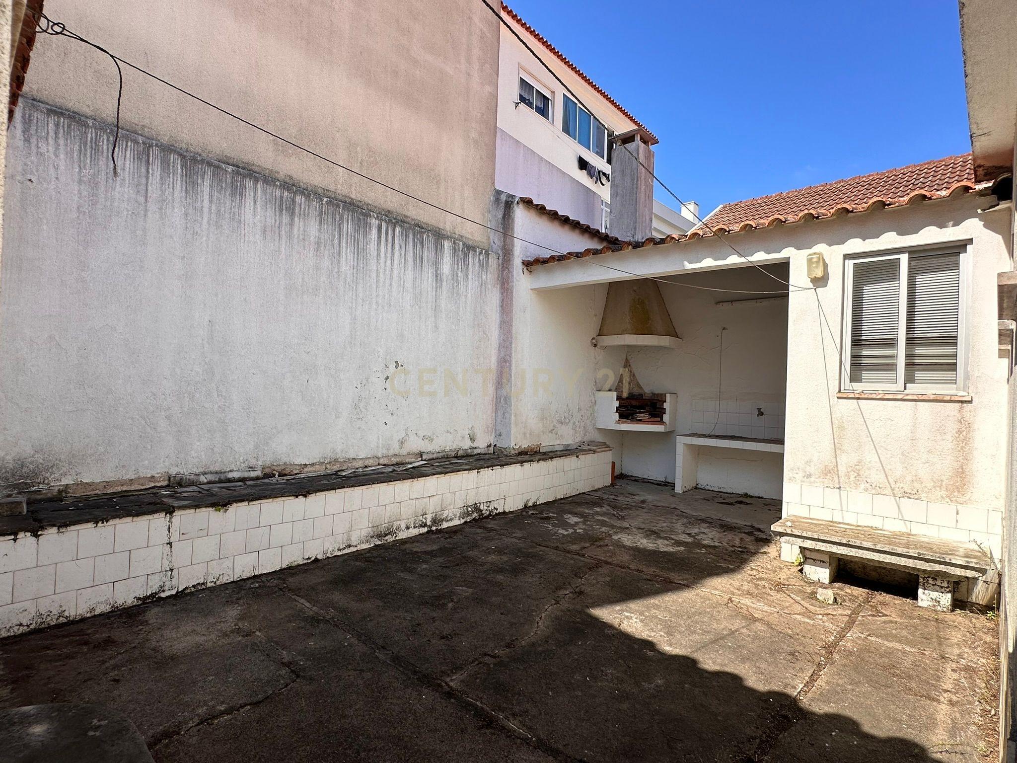 Fotografia 12 de Moradia com projeto aprovado para 3 apartamentos no Centro Histórico de Mafra