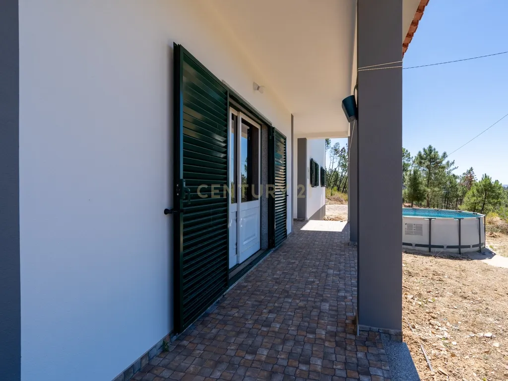 Espaço, Natureza e Tranquilidade: Moradia T6 em Cabril - Image 11