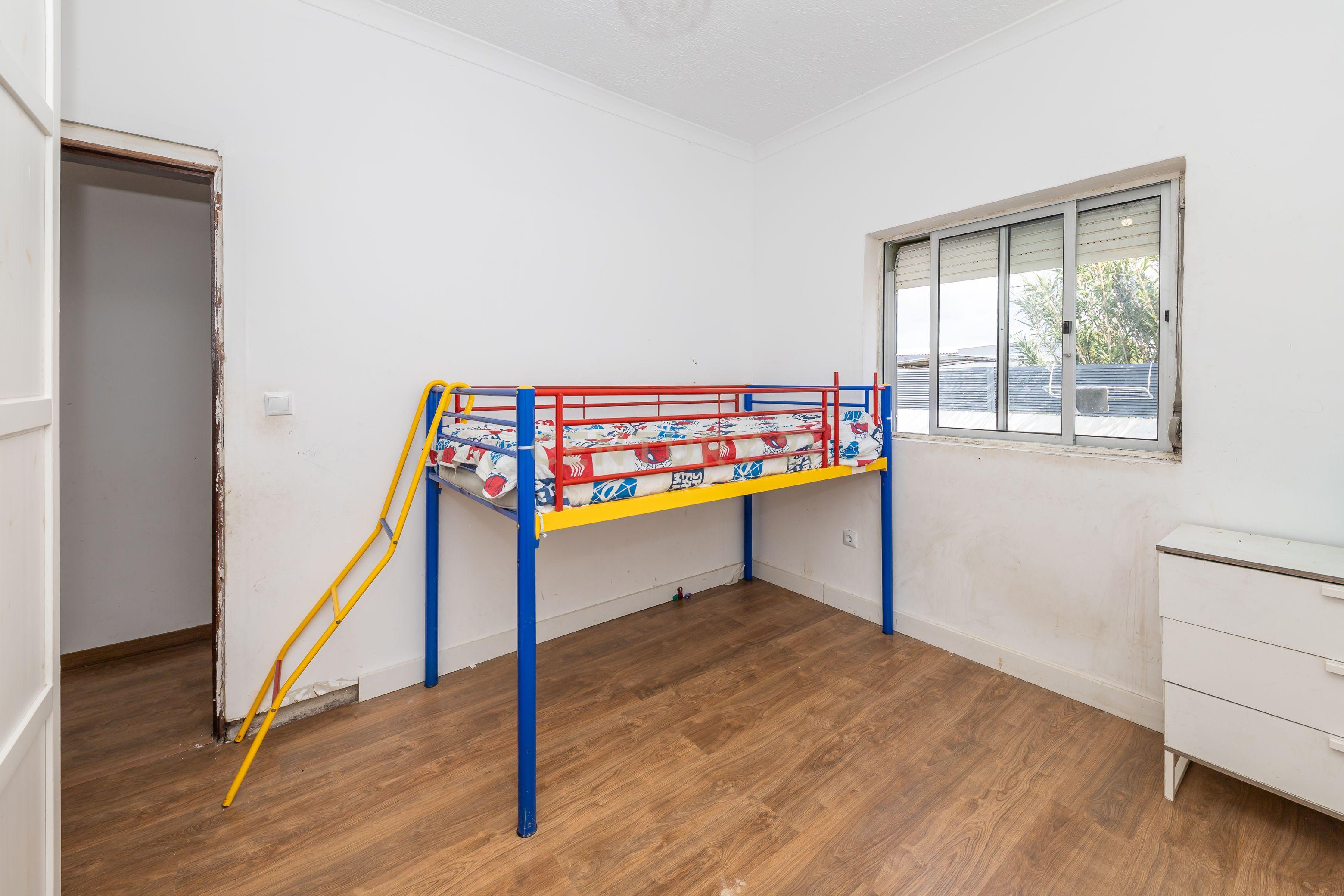 Moradia T2 em Sarilhos Pequenos Remodelada. - Image 25