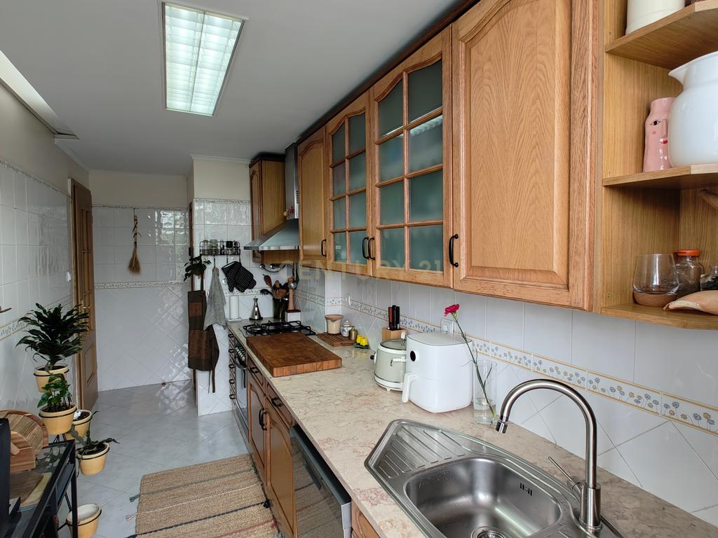 Apartamento duplex T3 + 2 em Queluz - Image 10
