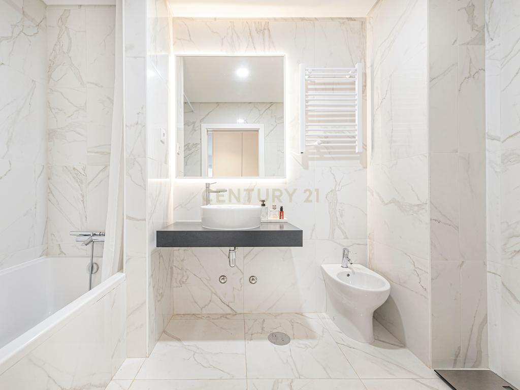 APARTAMENTO T2 NO EMPREENDIMENTO SKY CITY, COM TERRAÇO, VARANDA, PARQUEAMENTOS E ARRECADAÇÃO, EM CONDOMÍNIO COM JARDIM E PISCINA - Image 20