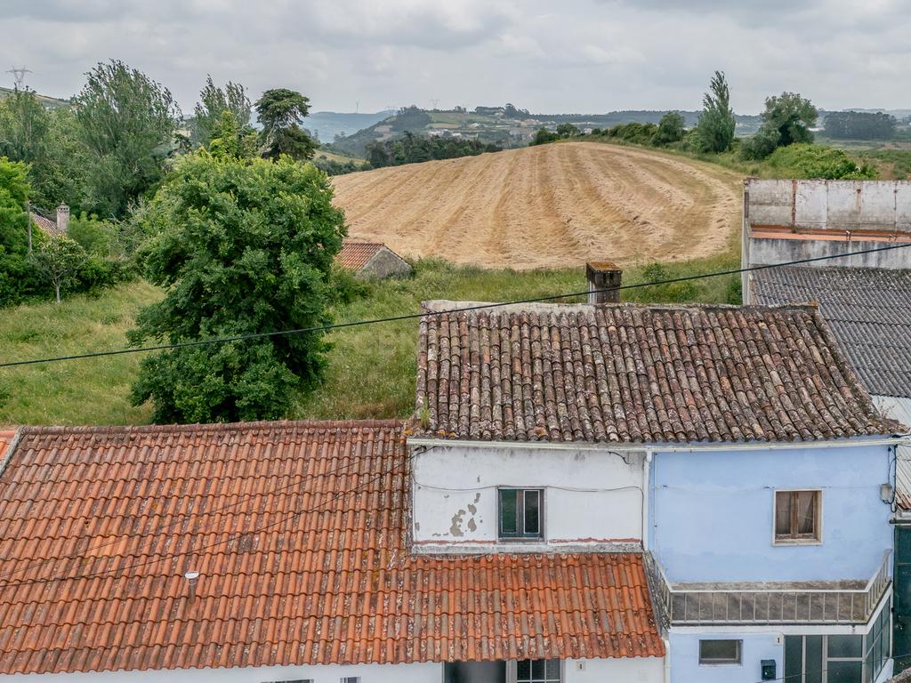 Moradia T3 com Entrada Independente para T1 – À Venda em Freiria, Sobral de Monte Agraço - Image 36
