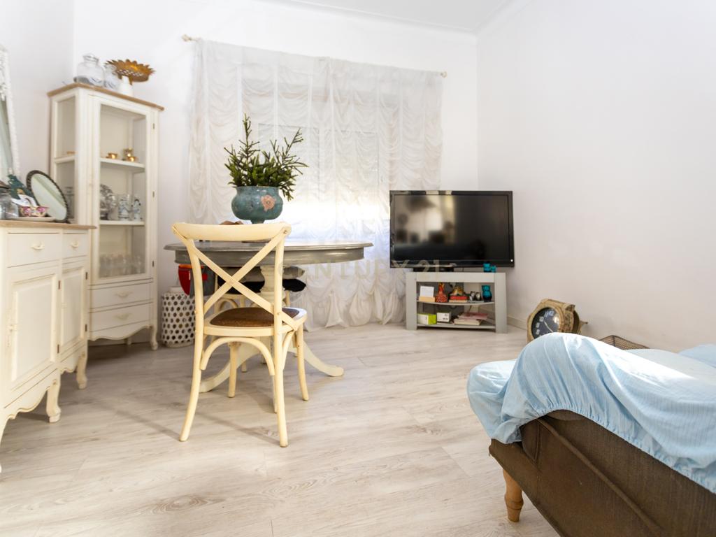 Moradia com anexo, no centro de Almada! - Image 4