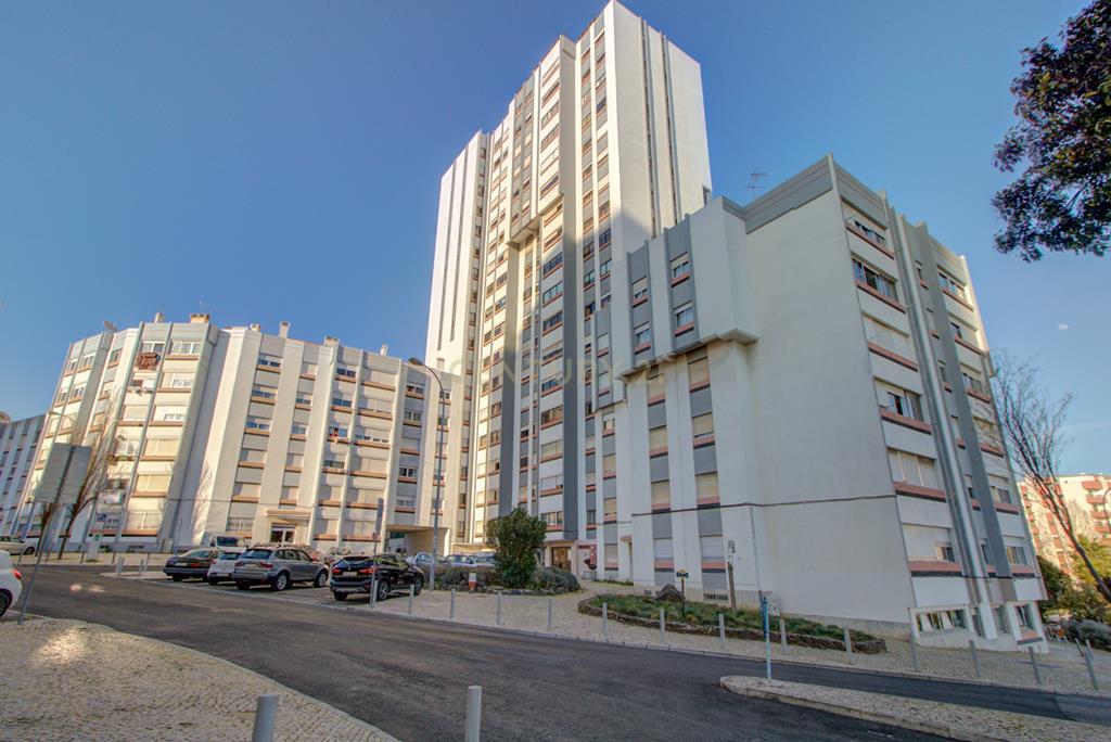 ARRENDA APARTAMENTO T2 -86 M2- COM ELEVADOR, EM MIRAFLORES, LINDA-A-VELHA - Image 17