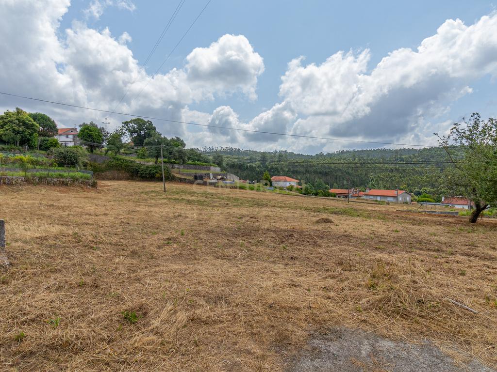 Casa para Recuperação em Braga com Terreno de 5000m² - Image 15