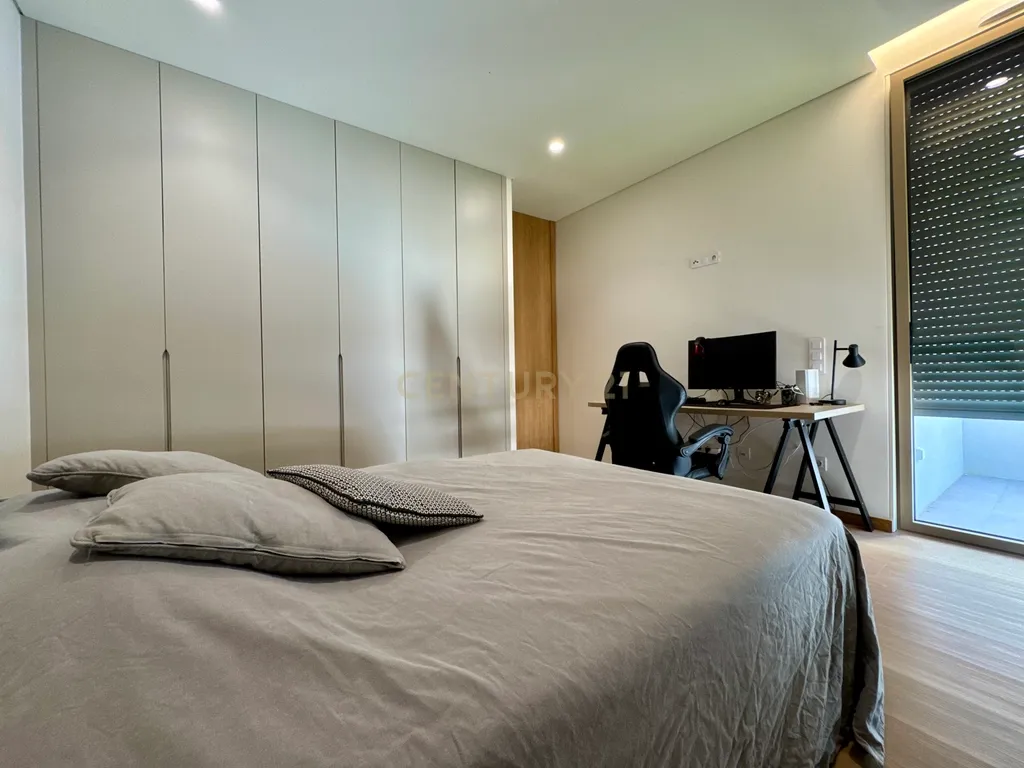 Moradia Contemporânea de Três Frentes | Gondomar, Porto - Image 32
