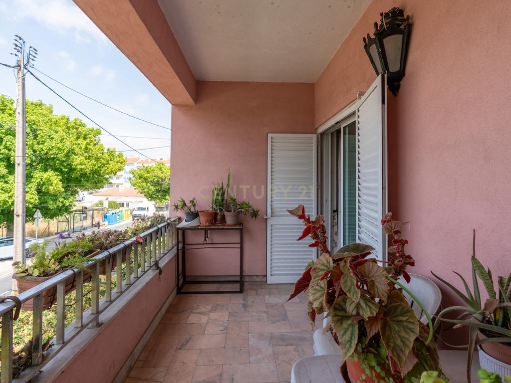 Moradia T5 com Grande Potencial na Sobreda - Perto das Praias! - Image 35