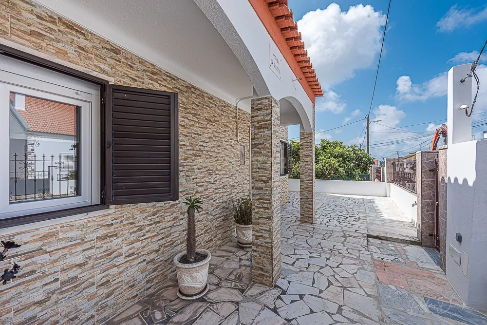 Alojamento Estudantil LÁ-SALETTE ( quarto Melro Azul 11m2 ) - Image 28