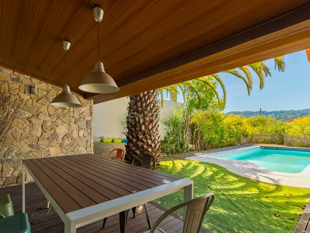 Moradia T4 Exclusiva com Piscina | Vista Serra da Arrábida | Setúbal - Image 2