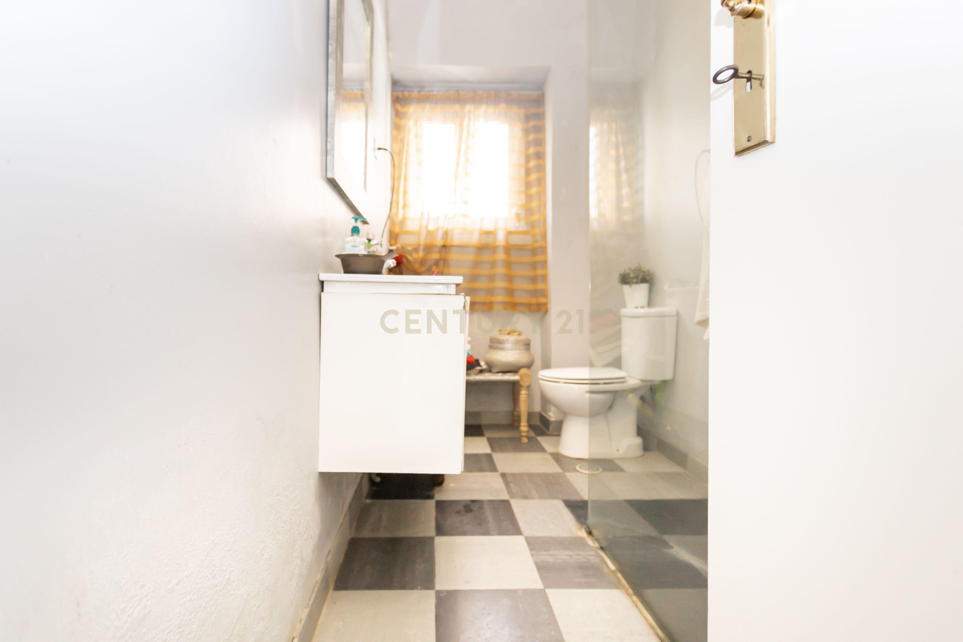 Moradia com anexo, no centro de Almada! - Image 11