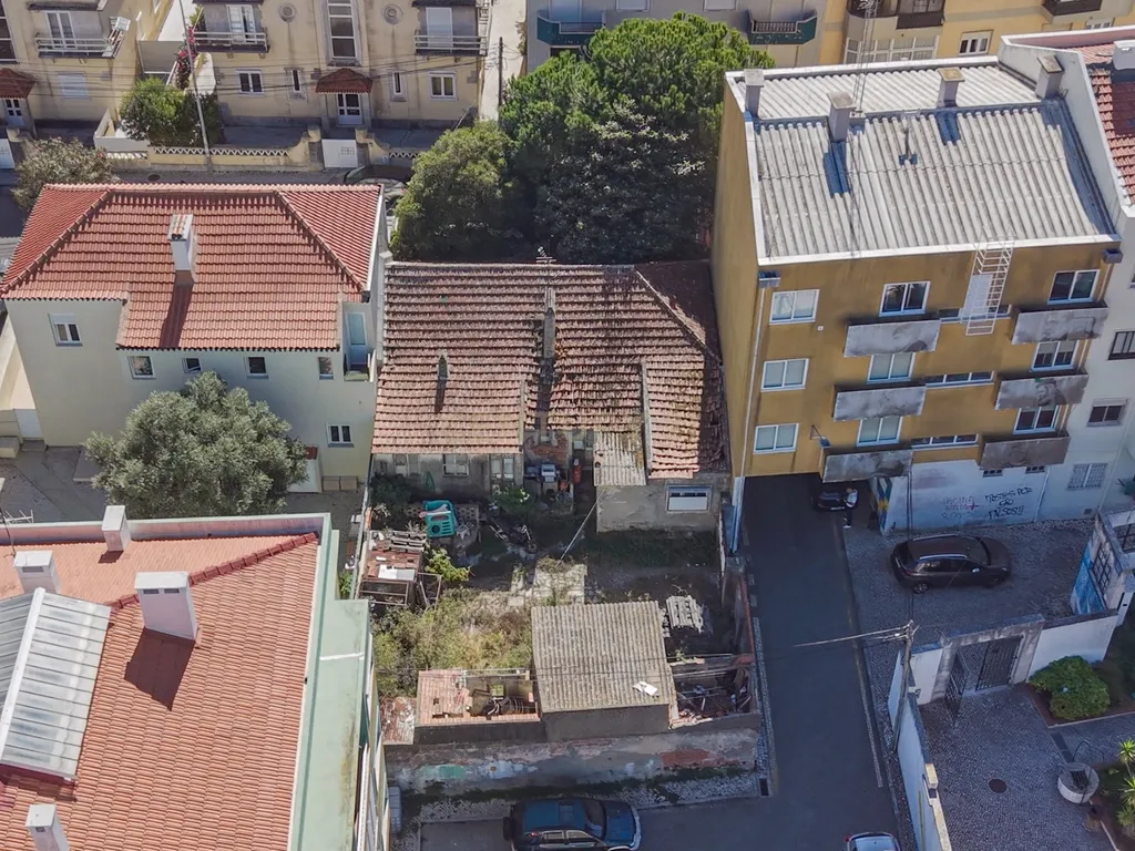 Moradia para reconstrução total lote 417m2 Venteira Rua 1º Dezembro - Image 13