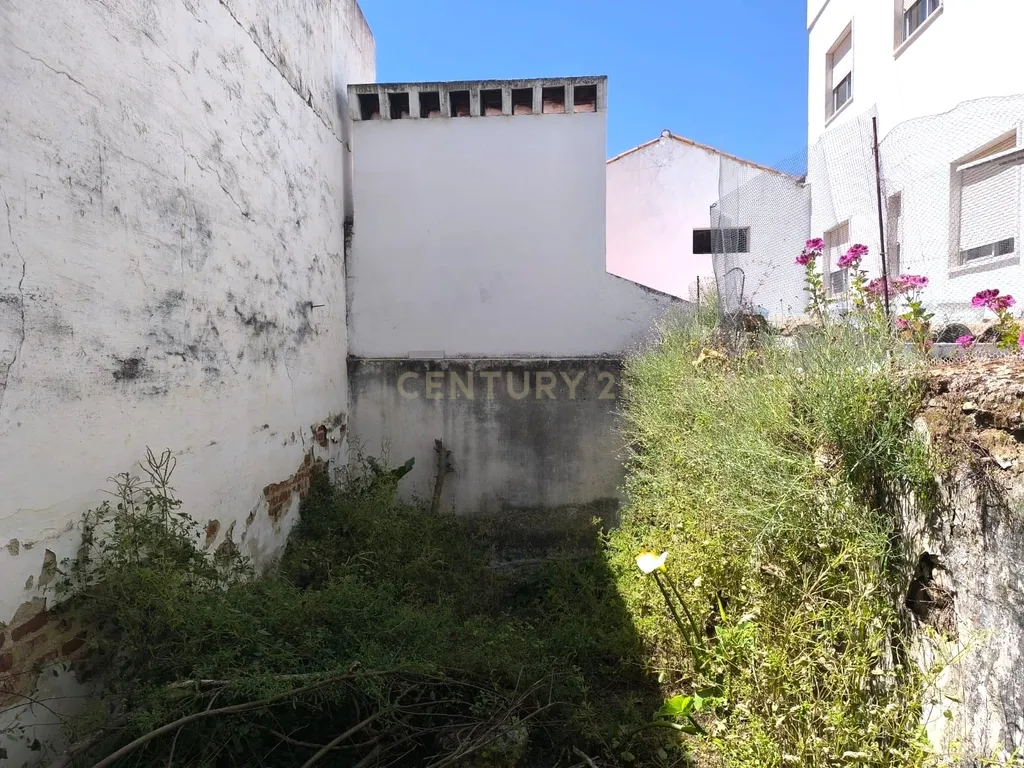 APARTAMENTO T2+1 COM 2 LOGRADOUROS NO CORAÇÃO DE BORBA - Image 22