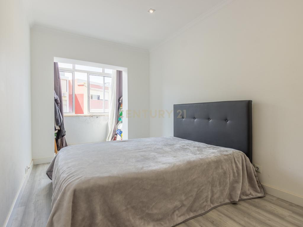 Apartamento T3 Av. Bocage no Barreiro - Image 13