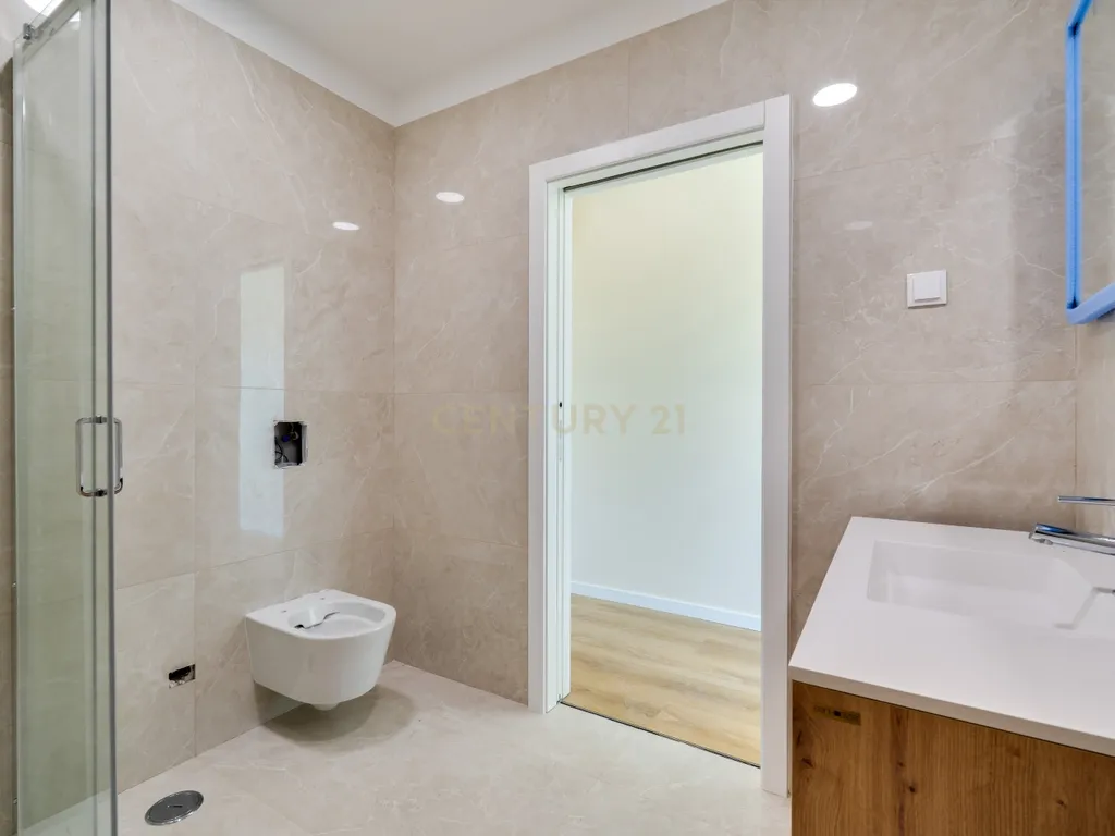Moradia T4+1 de construção nova com piscina infinita | Caramujeira, Lagoa - Image 32