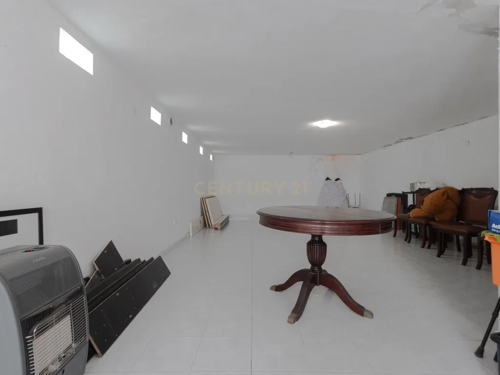 Moradia T3 de Excelência na Maia| 398 m² | 3 Suítes | Garagem para várias Viaturas - Image 14