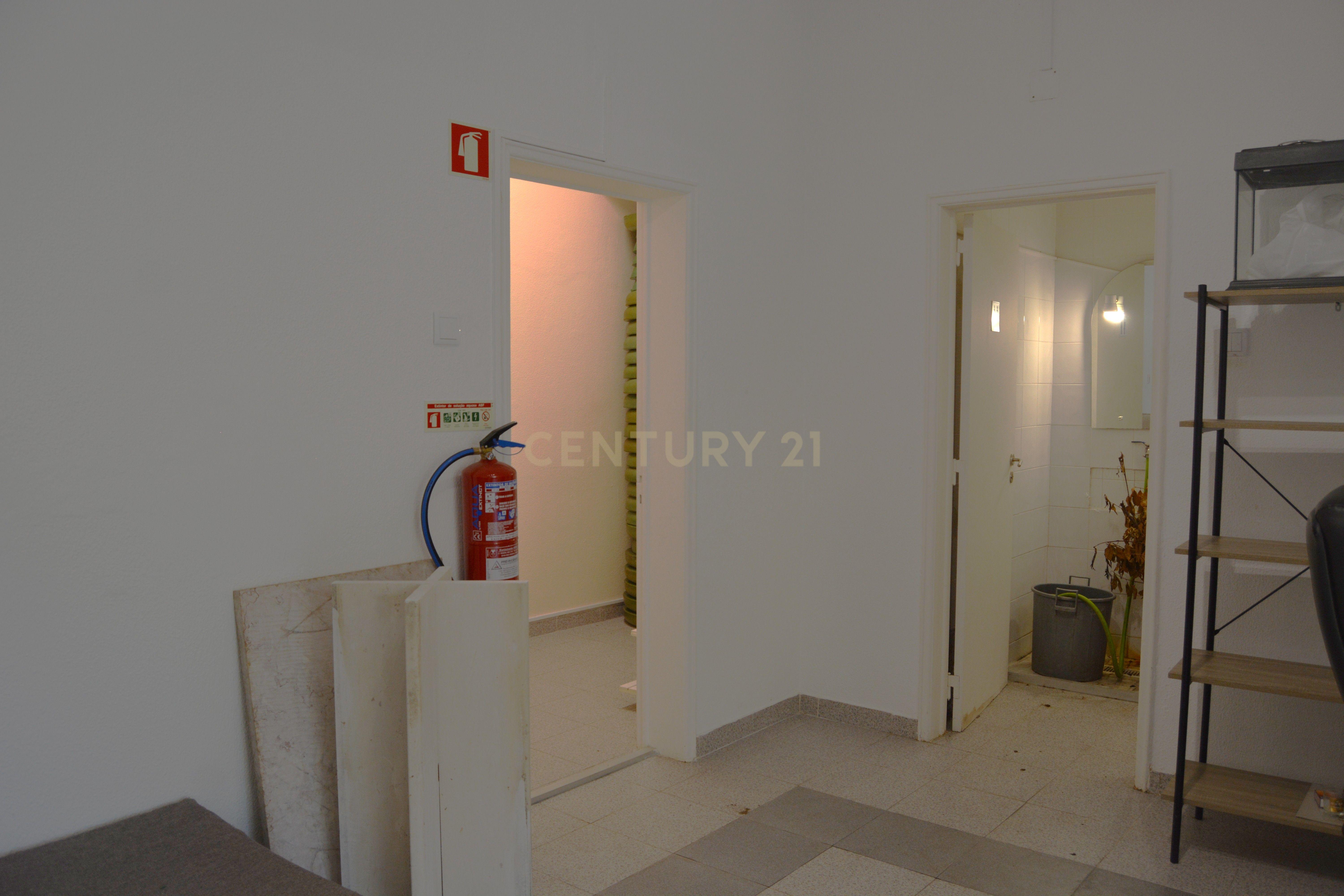 Fotografia 4 de Loja para arrendar em Benfica - Oportunidade Única!