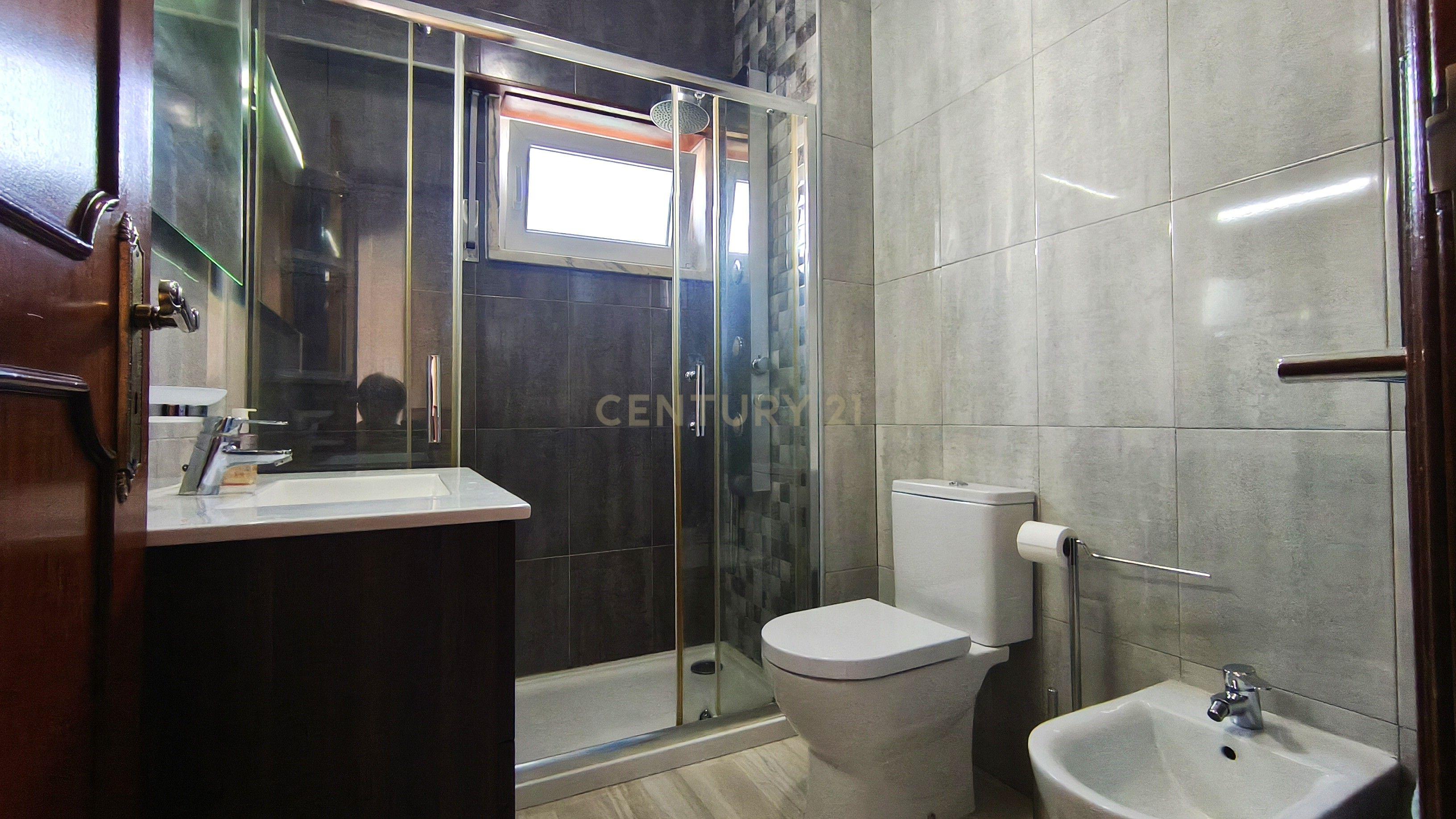 Fotografia 11 de Apartamento T2 Mobilado com Varanda e Garagem