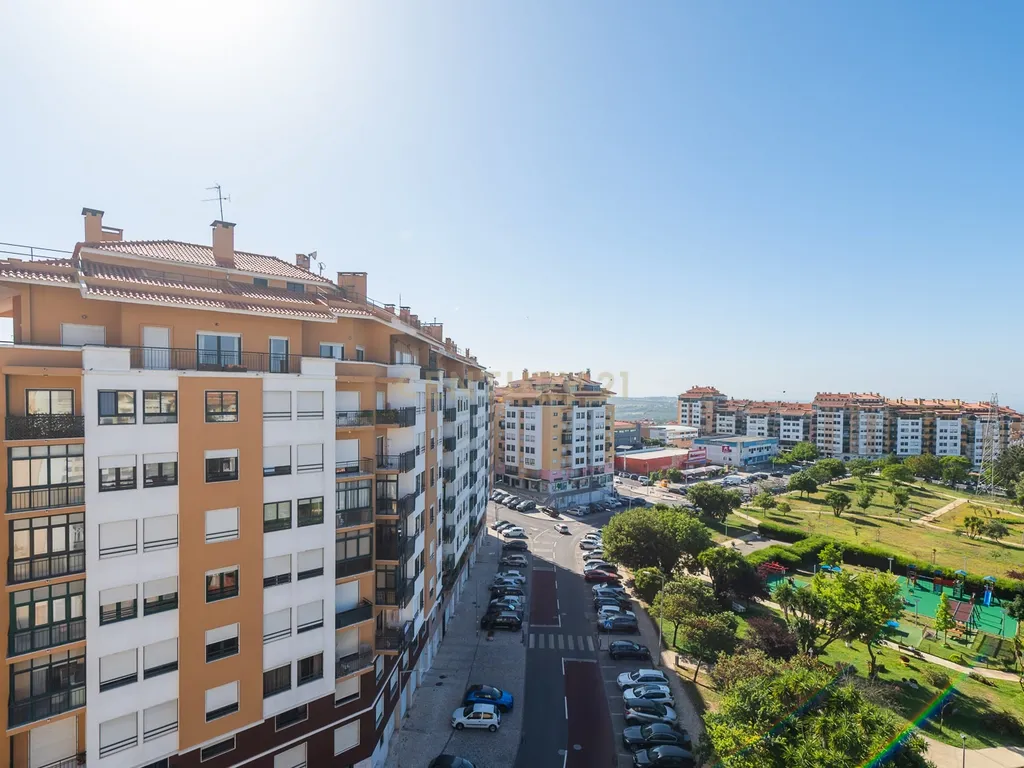 Exclusivo T2 com Vista Panorâmica de Excelência | Massamá Norte - Image 49