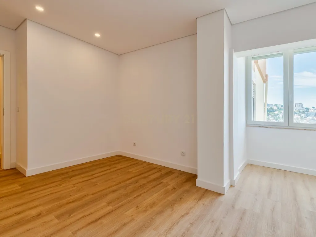 Apartamento T3 Renovado com Vista Panorâmica – Investimento com Rendimento Imediato - Image 16