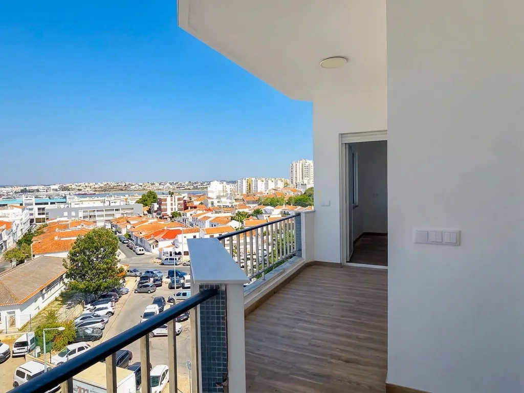 Apartamento Moderno em Portimão com Vista para o Rio - Image 2