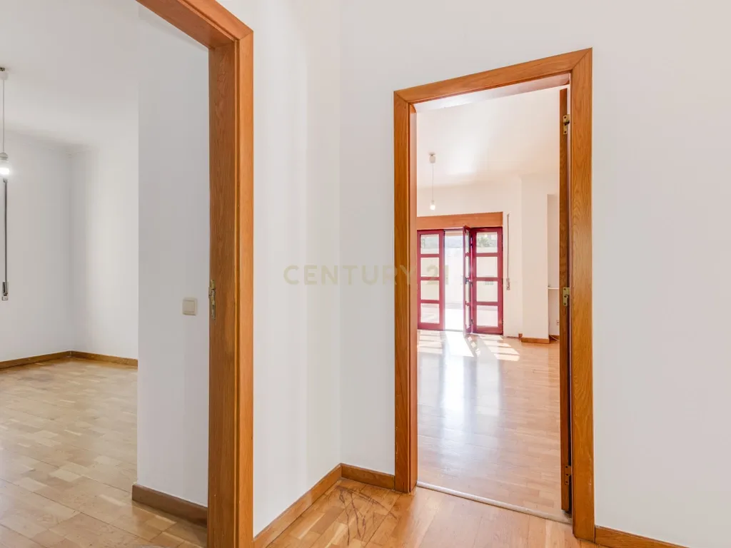 Apartamento T4 com Terraço Privativo e Churrasqueira no Condomínio Lezíria Parque | Vila Franca de Xira - Image 10