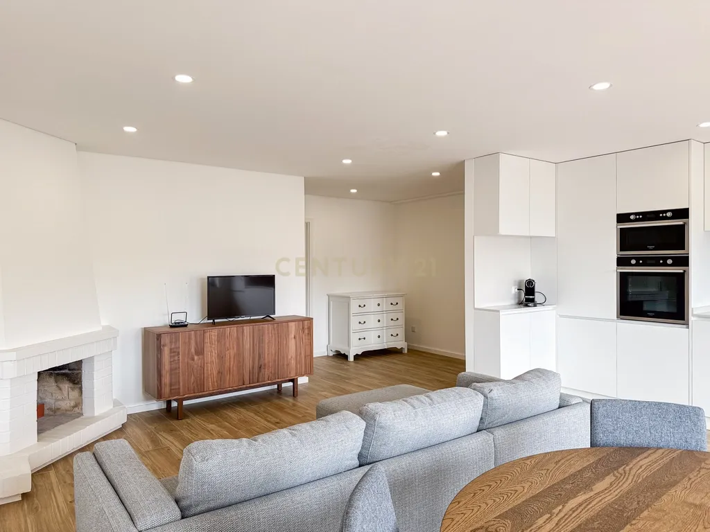 Apartamento T3 Remodelado com garagem em Braga | Próximo do Centro Histórico - Image 2
