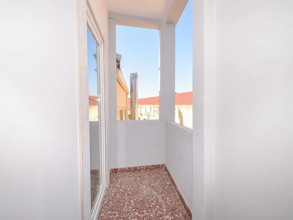 Duplex em prédio totalmente reconstruído, com acabamentos de excelência - Image 11