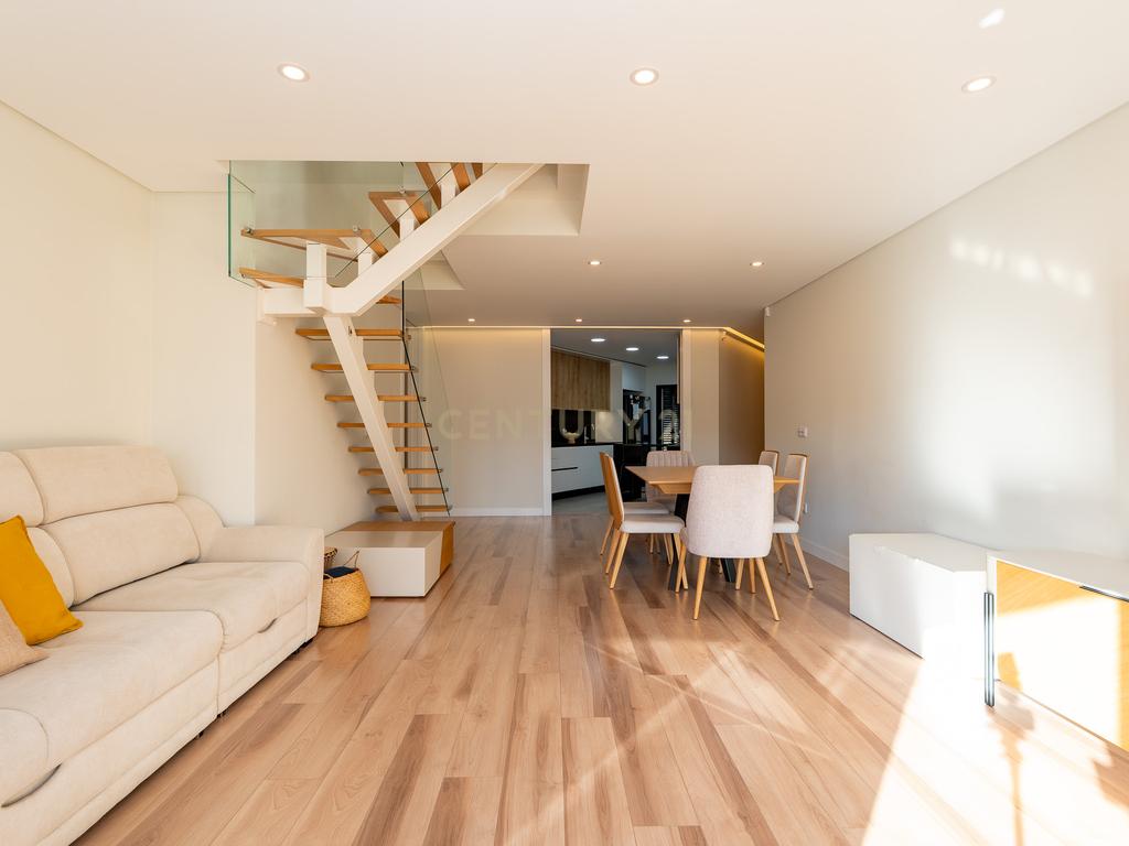 Apartamento T3+1 duplex, com terraço e estacionamento, no centro da cidade de Torres Vedras - Image 16