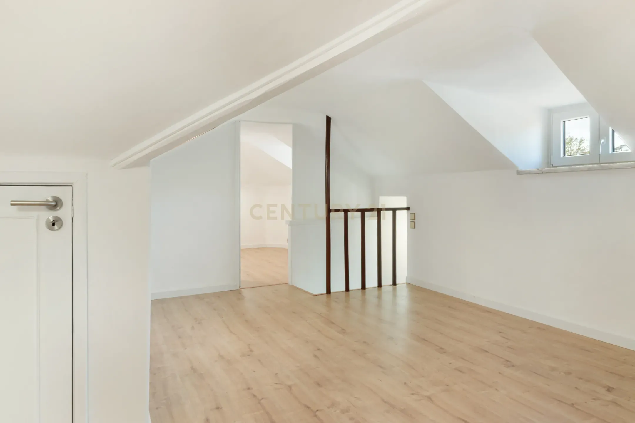 Moradia T3+2 para renovar em Alvalade, Lisboa. Em Venda! - Image 25