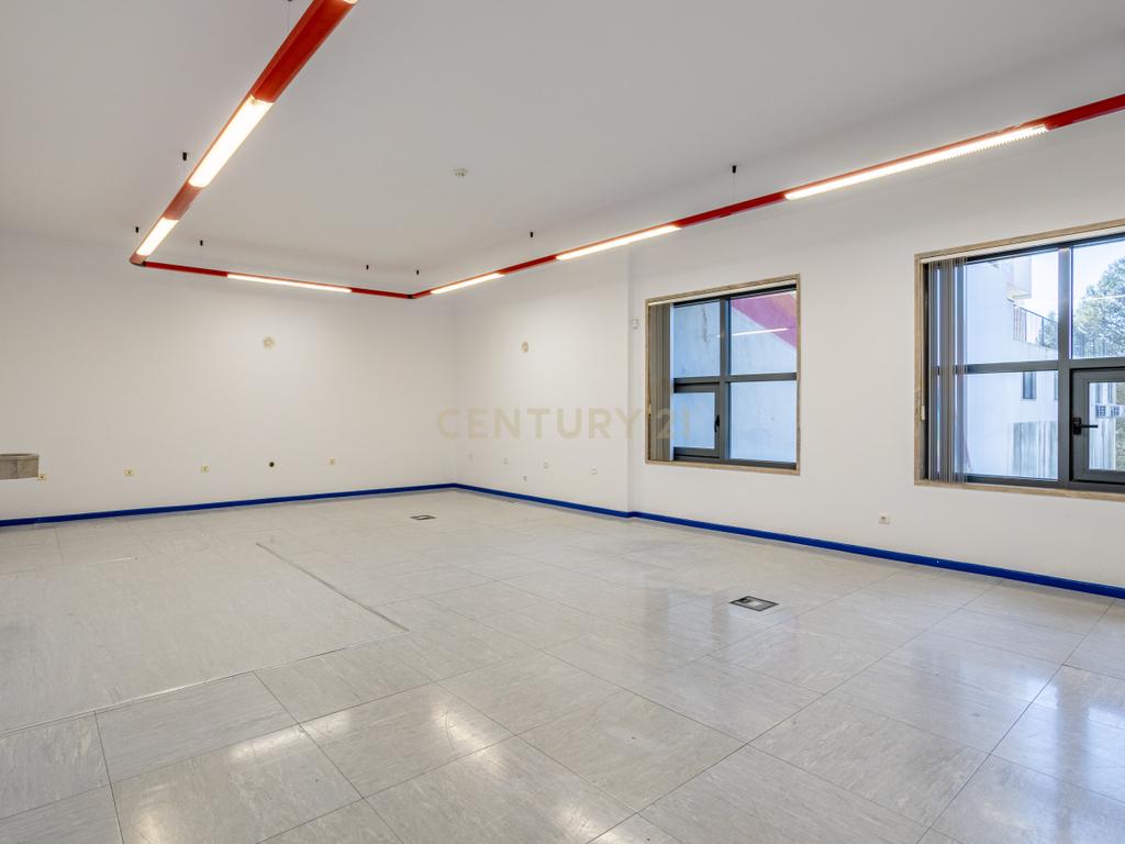 Edifício Comercial em Carnaxide - 5 Pisos - Image 38