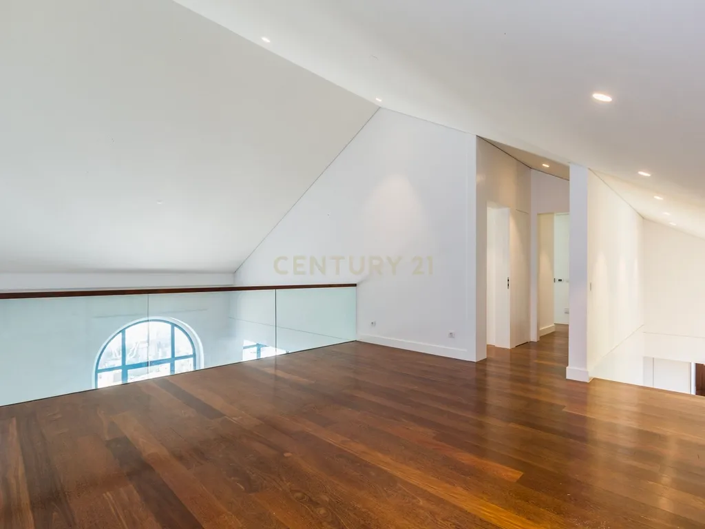 T2 Duplex | Moagem Heritage | Edifício Único e Icónico | Coração de Leiria - Image 23