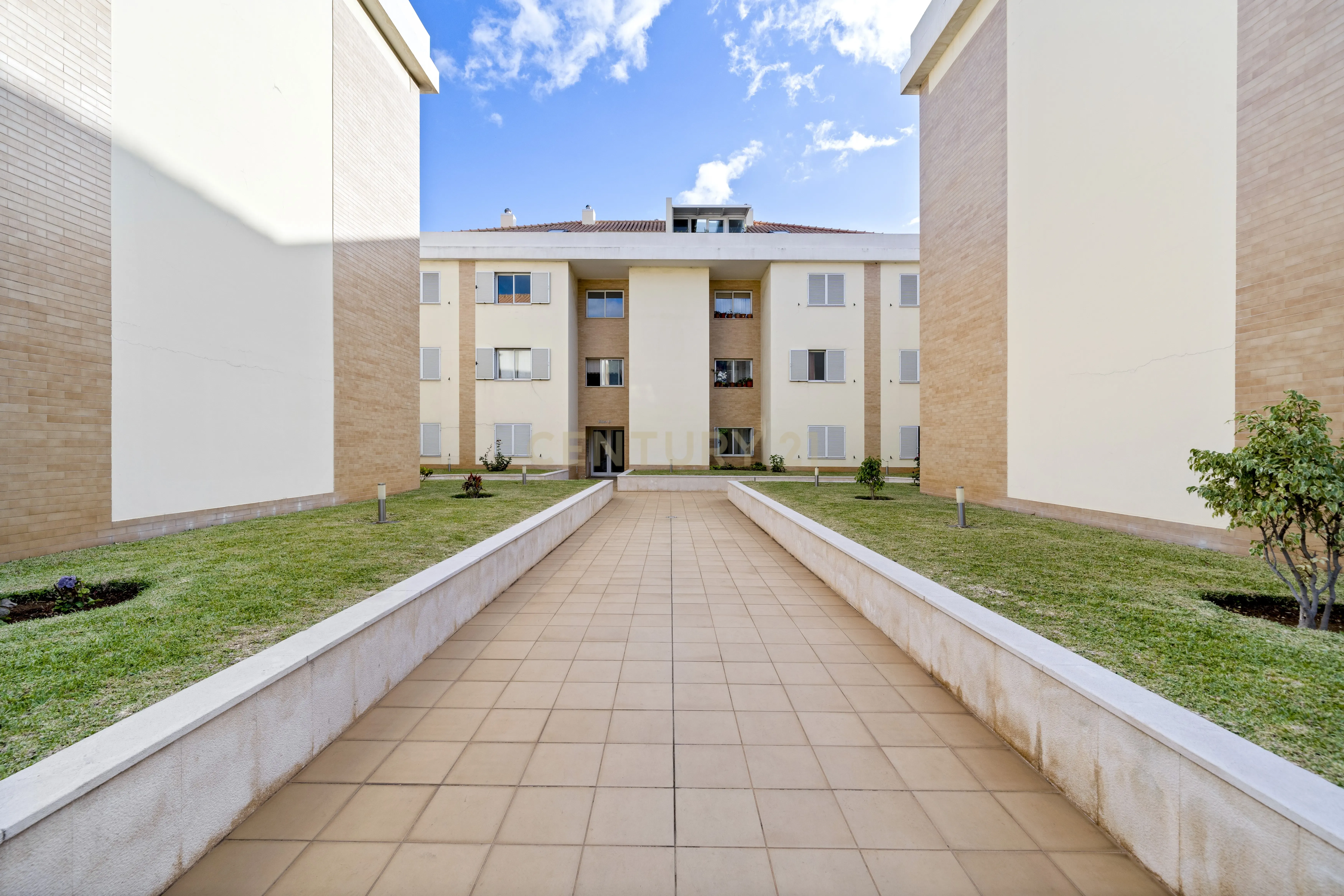 Apartamento T2 à Venda, com Jardim e Vista Mar - Pilar, Funchal - Image 24