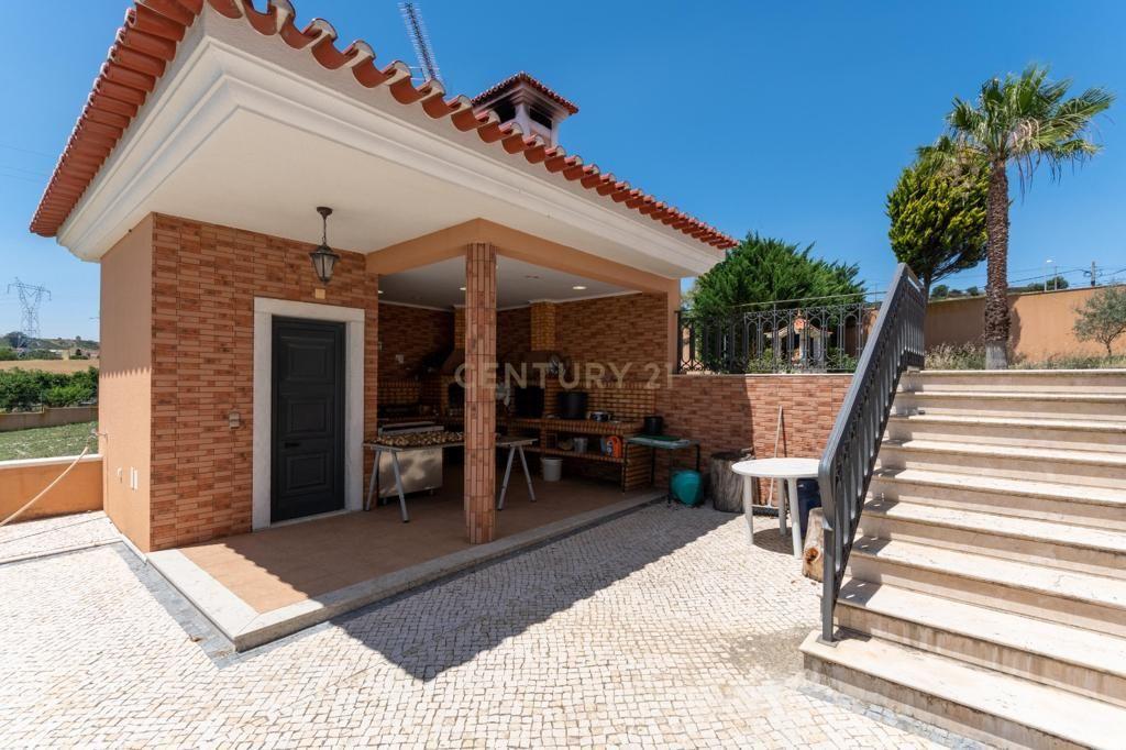 Moradia T8 de grande dimensão em S. João dos Montes, Vila Franca de Xira - Image 6